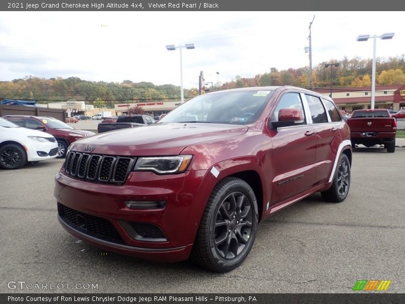 Front 3/4 View of 2021 Grand Cherokee High Altitude 4x4