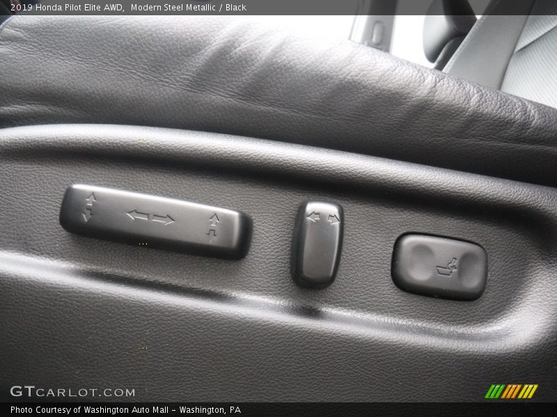 Modern Steel Metallic / Black 2019 Honda Pilot Elite AWD