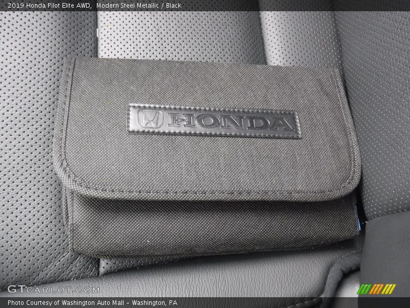 Modern Steel Metallic / Black 2019 Honda Pilot Elite AWD
