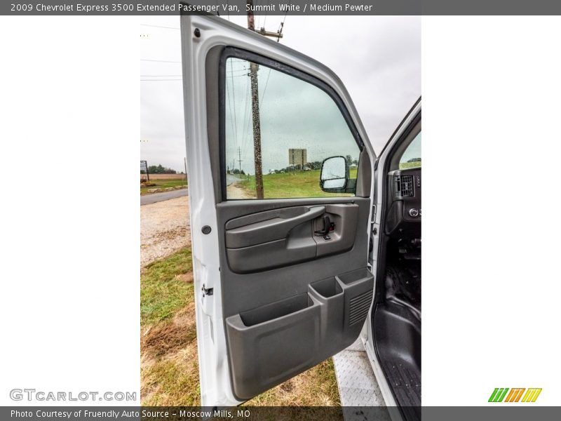 Summit White / Medium Pewter 2009 Chevrolet Express 3500 Extended Passenger Van