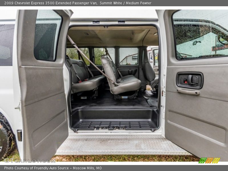 Summit White / Medium Pewter 2009 Chevrolet Express 3500 Extended Passenger Van