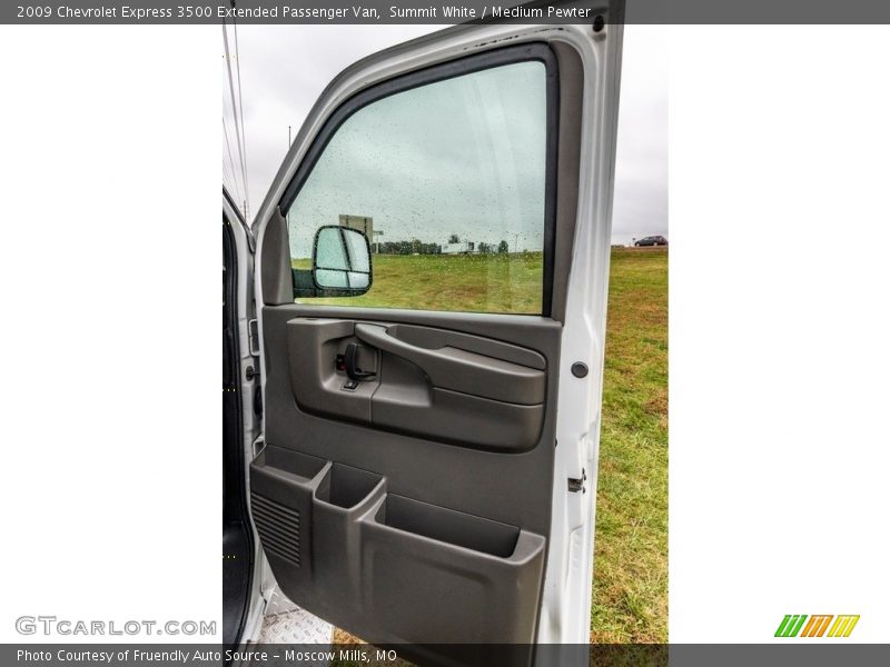 Summit White / Medium Pewter 2009 Chevrolet Express 3500 Extended Passenger Van