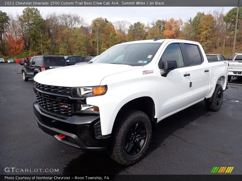 Front 3/4 View of 2021 Silverado 1500 Custom Trail Boss Crew Cab 4x4