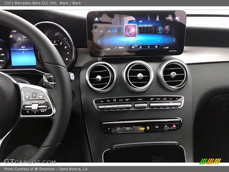Black / Black 2021 Mercedes-Benz GLC 300