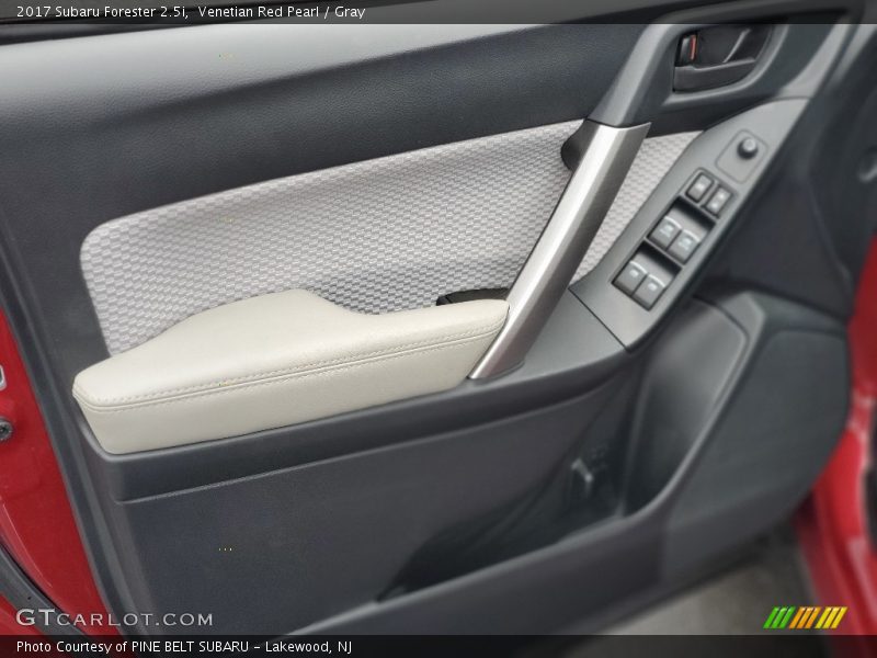 Venetian Red Pearl / Gray 2017 Subaru Forester 2.5i