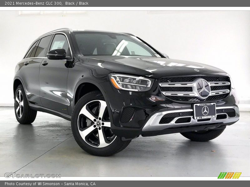 Front 3/4 View of 2021 GLC 300