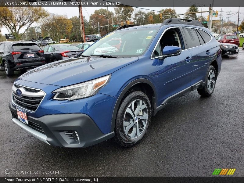 Front 3/4 View of 2020 Outback 2.5i Limited