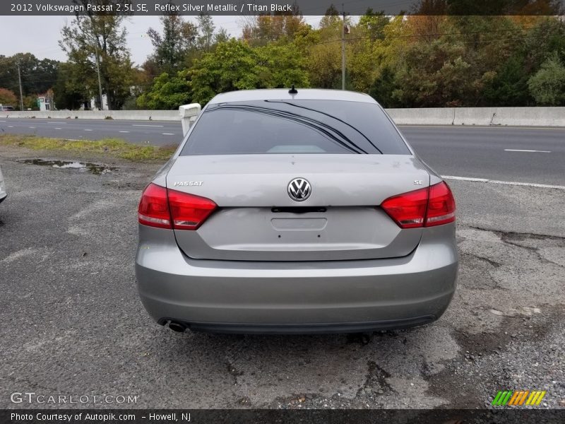 Reflex Silver Metallic / Titan Black 2012 Volkswagen Passat 2.5L SE