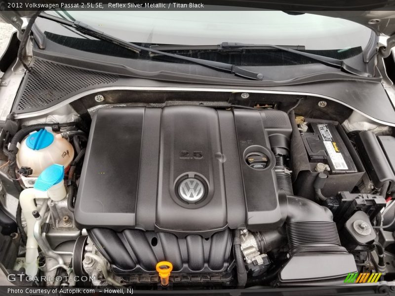 Reflex Silver Metallic / Titan Black 2012 Volkswagen Passat 2.5L SE