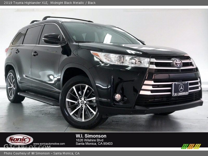 Midnight Black Metallic / Black 2019 Toyota Highlander XLE