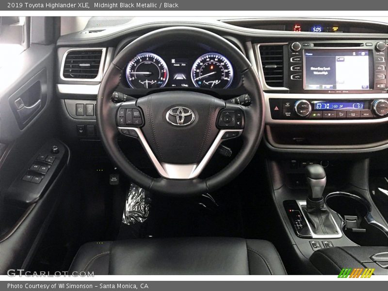 Midnight Black Metallic / Black 2019 Toyota Highlander XLE