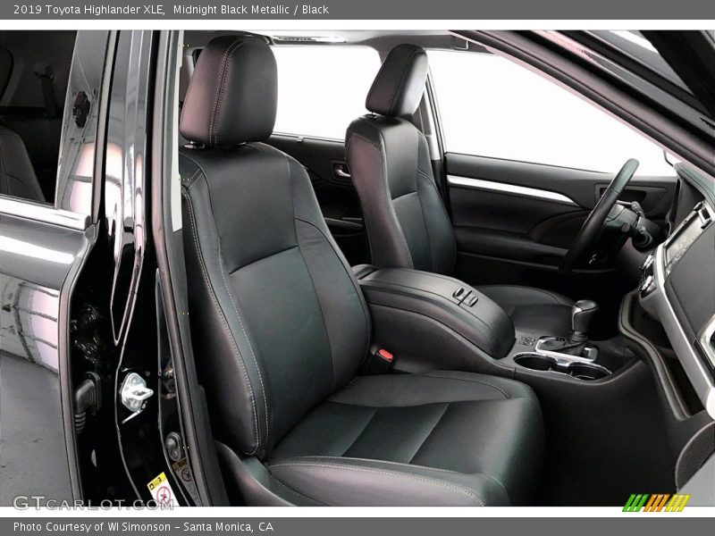 Midnight Black Metallic / Black 2019 Toyota Highlander XLE