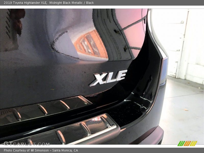 Midnight Black Metallic / Black 2019 Toyota Highlander XLE