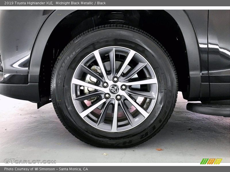 Midnight Black Metallic / Black 2019 Toyota Highlander XLE