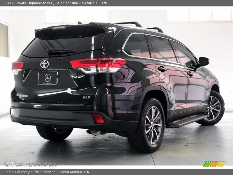 Midnight Black Metallic / Black 2019 Toyota Highlander XLE