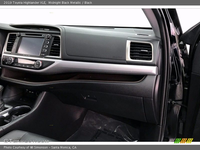 Midnight Black Metallic / Black 2019 Toyota Highlander XLE