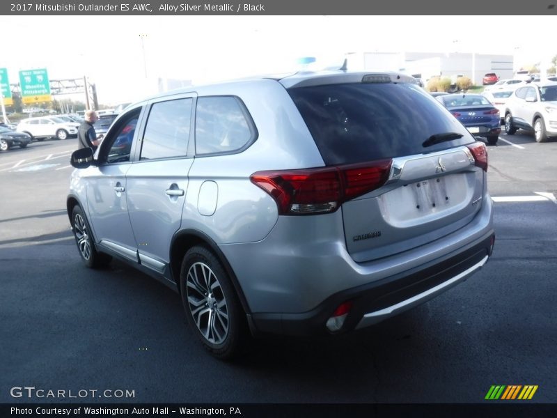 Alloy Silver Metallic / Black 2017 Mitsubishi Outlander ES AWC
