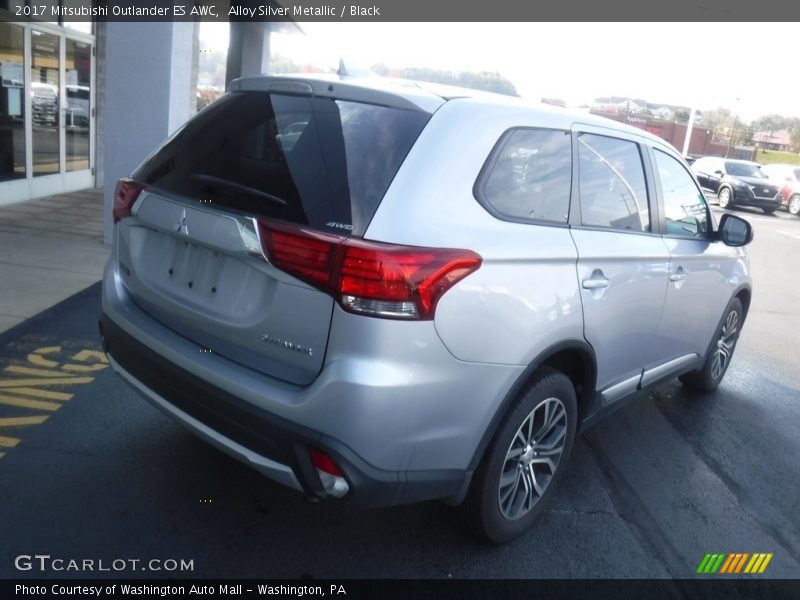 Alloy Silver Metallic / Black 2017 Mitsubishi Outlander ES AWC