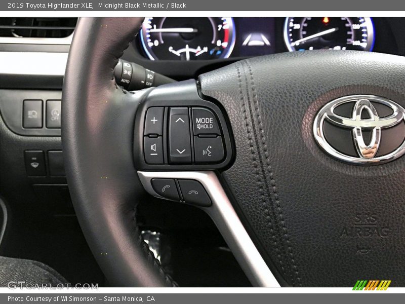 Midnight Black Metallic / Black 2019 Toyota Highlander XLE