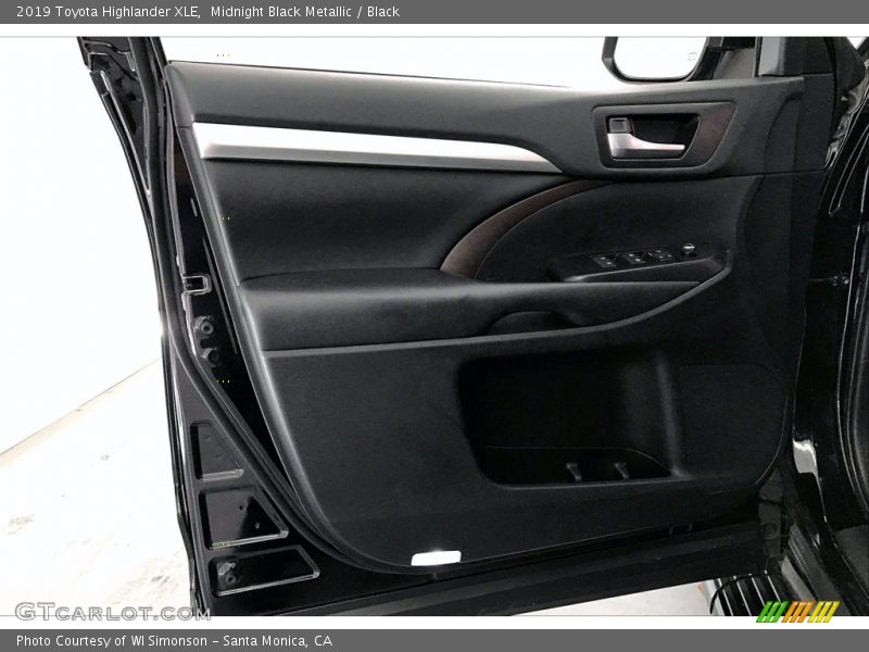 Midnight Black Metallic / Black 2019 Toyota Highlander XLE