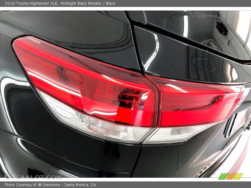 Midnight Black Metallic / Black 2019 Toyota Highlander XLE