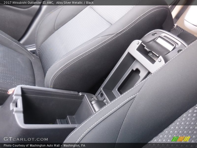 Alloy Silver Metallic / Black 2017 Mitsubishi Outlander ES AWC