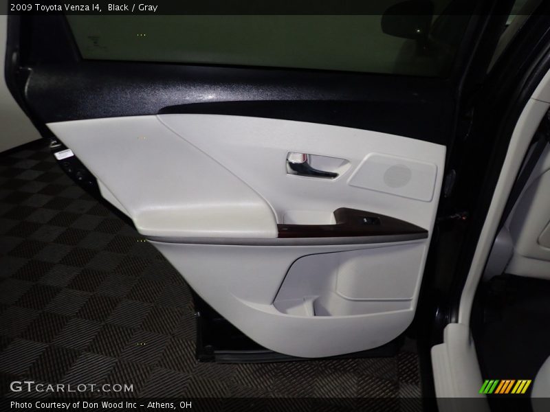 Black / Gray 2009 Toyota Venza I4