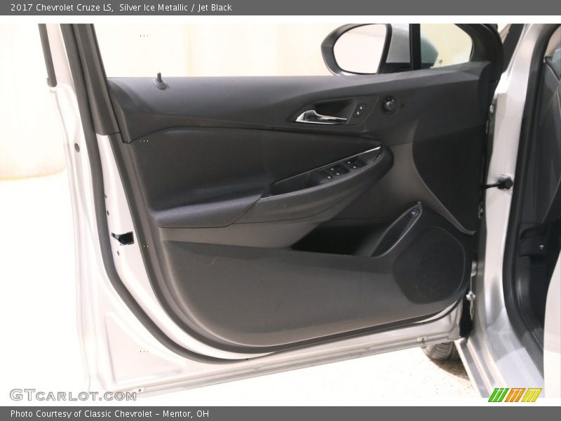 Silver Ice Metallic / Jet Black 2017 Chevrolet Cruze LS
