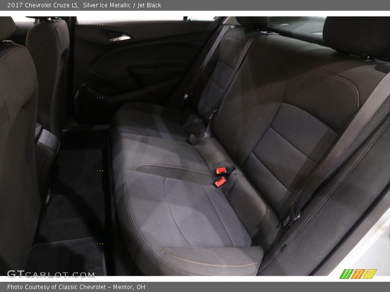 Silver Ice Metallic / Jet Black 2017 Chevrolet Cruze LS