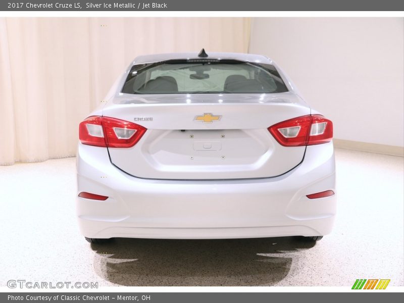 Silver Ice Metallic / Jet Black 2017 Chevrolet Cruze LS