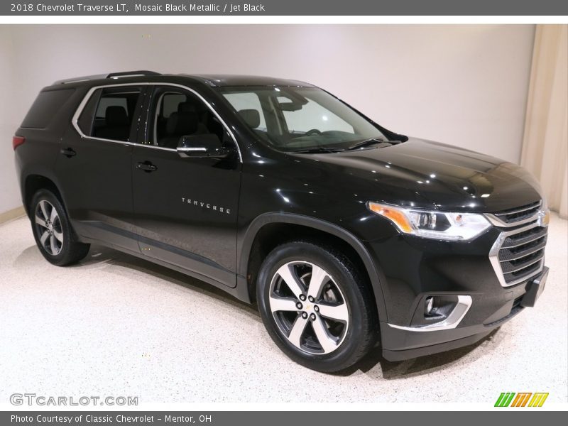 Front 3/4 View of 2018 Traverse LT