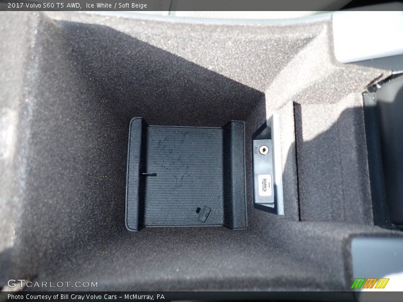 Ice White / Soft Beige 2017 Volvo S60 T5 AWD