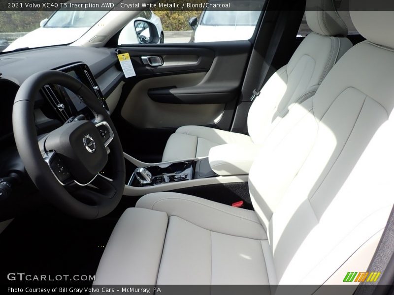 Crystal White Metallic / Blond/Charcoal 2021 Volvo XC40 T5 Inscription AWD