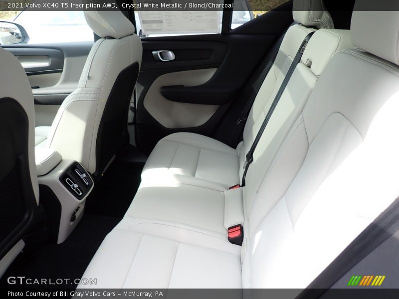 Crystal White Metallic / Blond/Charcoal 2021 Volvo XC40 T5 Inscription AWD