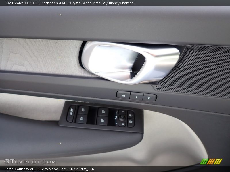 Crystal White Metallic / Blond/Charcoal 2021 Volvo XC40 T5 Inscription AWD