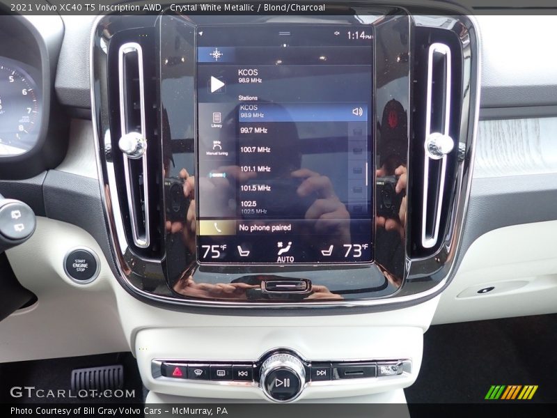 Controls of 2021 XC40 T5 Inscription AWD