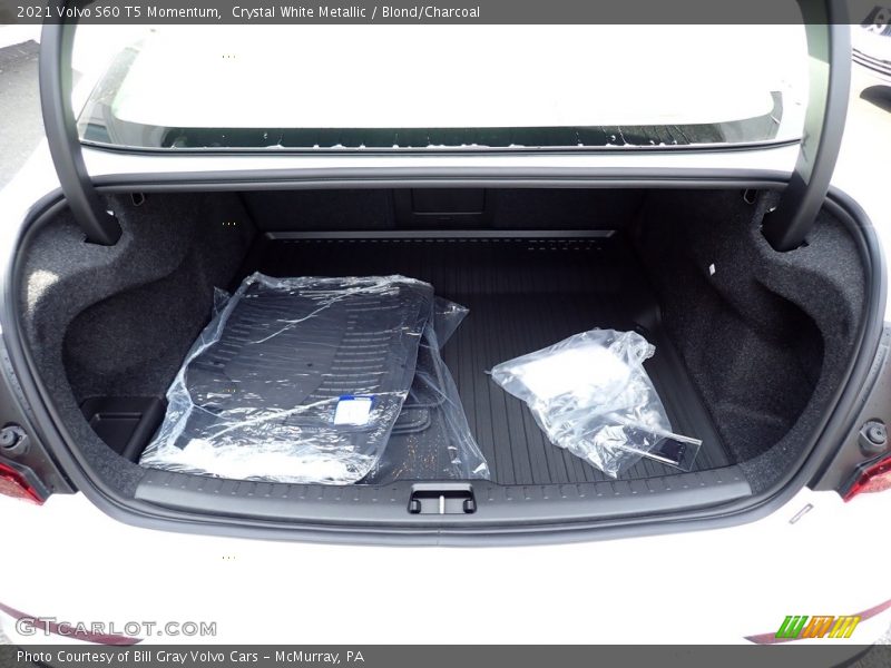 Crystal White Metallic / Blond/Charcoal 2021 Volvo S60 T5 Momentum