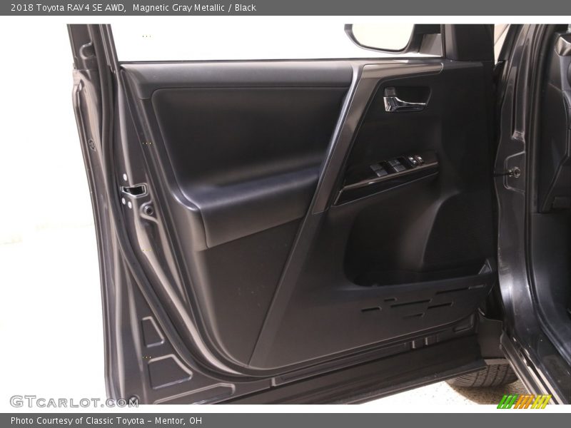 Magnetic Gray Metallic / Black 2018 Toyota RAV4 SE AWD