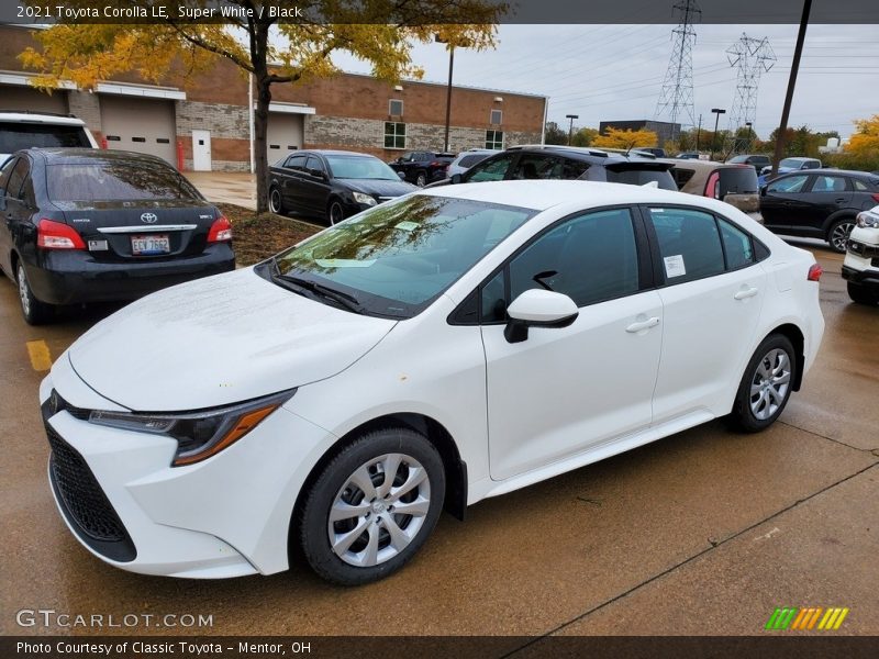 Front 3/4 View of 2021 Corolla LE