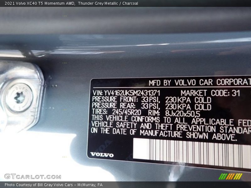 Thunder Grey Metallic / Charcoal 2021 Volvo XC40 T5 Momentum AWD
