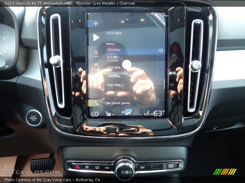 Thunder Grey Metallic / Charcoal 2021 Volvo XC40 T5 Momentum AWD