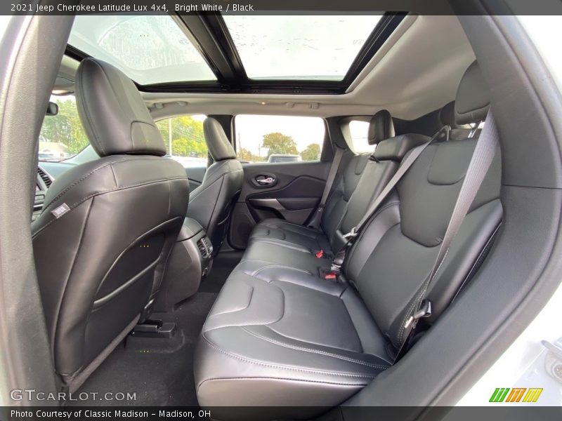 Bright White / Black 2021 Jeep Cherokee Latitude Lux 4x4