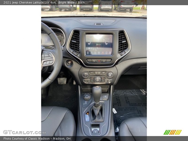 Bright White / Black 2021 Jeep Cherokee Latitude Lux 4x4