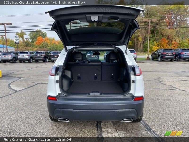Bright White / Black 2021 Jeep Cherokee Latitude Lux 4x4