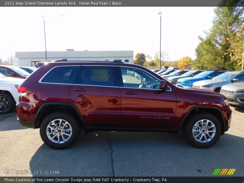 Velvet Red Pearl / Black 2021 Jeep Grand Cherokee Laredo 4x4