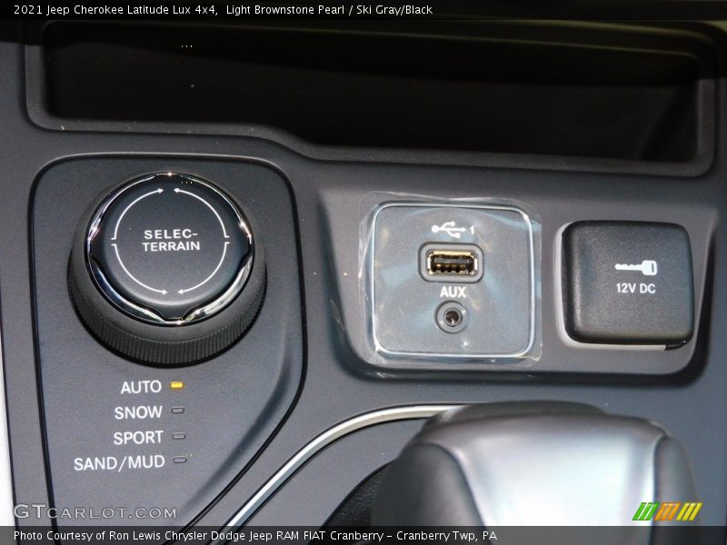 Light Brownstone Pearl / Ski Gray/Black 2021 Jeep Cherokee Latitude Lux 4x4