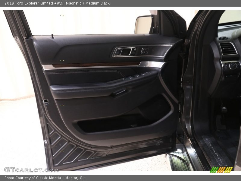 Magnetic / Medium Black 2019 Ford Explorer Limited 4WD