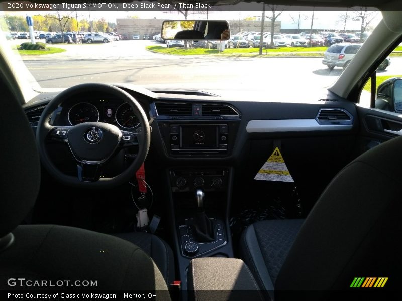 Deep Black Pearl / Titan Black 2020 Volkswagen Tiguan S 4MOTION