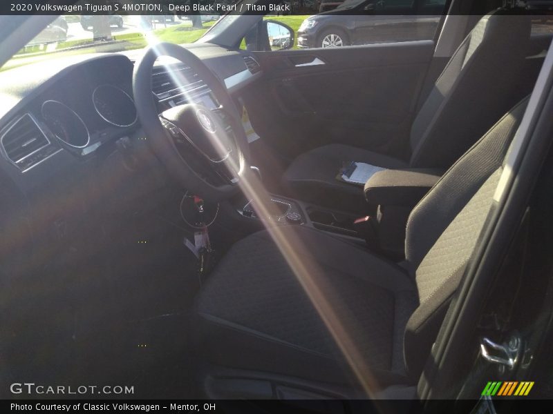 Deep Black Pearl / Titan Black 2020 Volkswagen Tiguan S 4MOTION