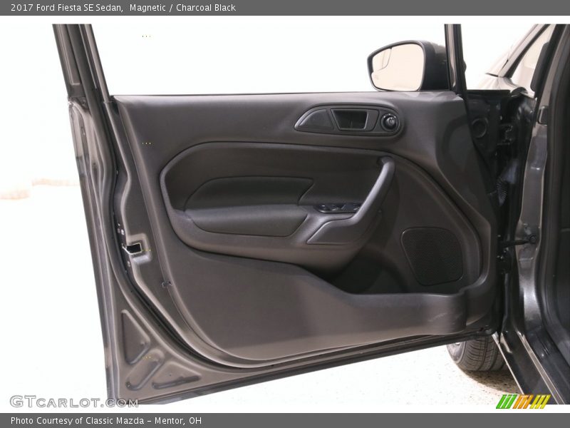 Magnetic / Charcoal Black 2017 Ford Fiesta SE Sedan
